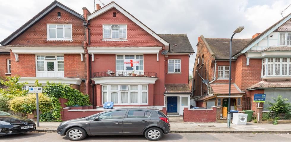 			Studio Apartment, 1 bath, 1 reception Studio			 Heathfield Park, WILLESDEN GREEN